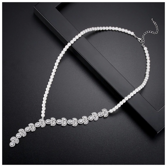 🌺 Swarovski Crystals The Elide Necklace Set - Picture 5 of 5